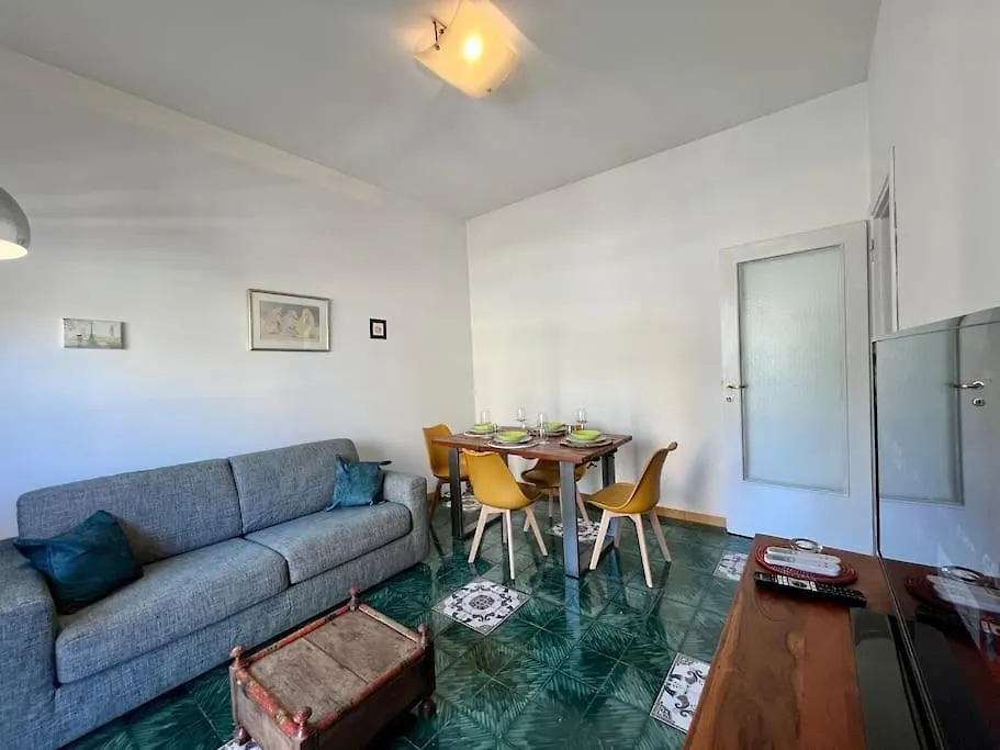 Elegante E Centrale Trilocale A Trastevere Apartment Rome Italy